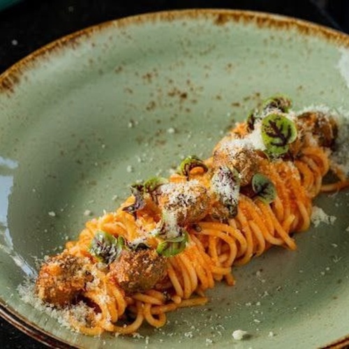 Спагетти с митболлами в томатном соусе